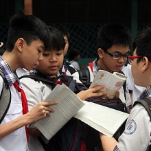 dai bieu quoc hoi lo ngai ve tinh trang doc quyen sach giao khoa
