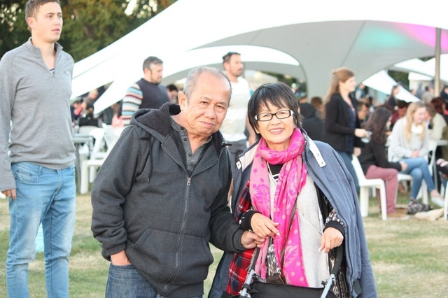 gap go cap vo chong viet dong con chau nhat o christchurch new zealand