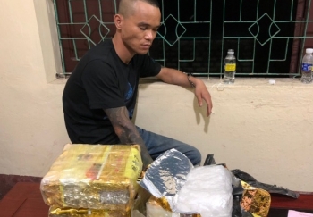 Bắt đối tượng vận chuyển 3kg ma túy đá lấy 30 triệu tiền công