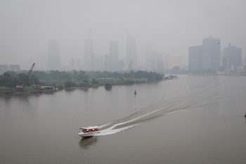 Mù bao trùm TP HCM do ô nhiễm