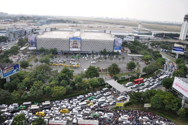 lap bai do xe taxi de giam un tac giao thong san bay tan son nhat