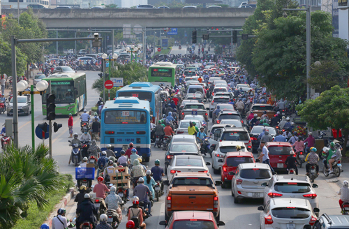 so giao thong van tai ha noi phai uu tien xe buyt gio cao diem