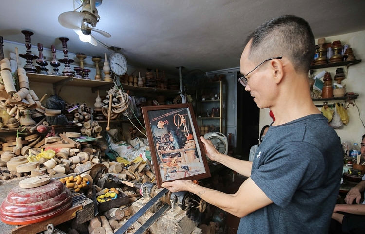 Ghé thăm cửa hàng tiện gỗ còn sót lại trong khu phố cổ Hà Nội