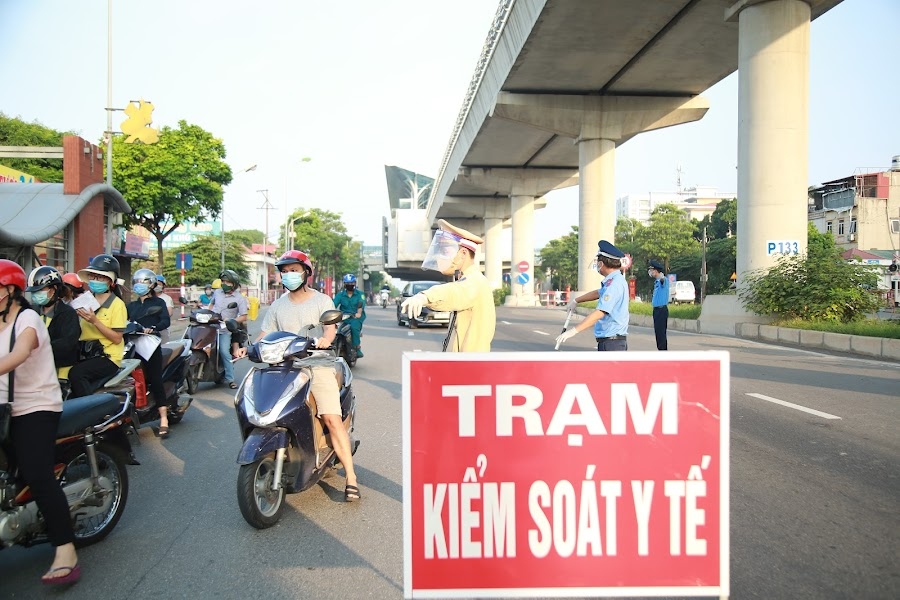 Hà Nội: Ngày đầu thực hiện kiểm soát người ra vào Hà Nội: Ngày đầu thực hiện kiểm soát người ra vào