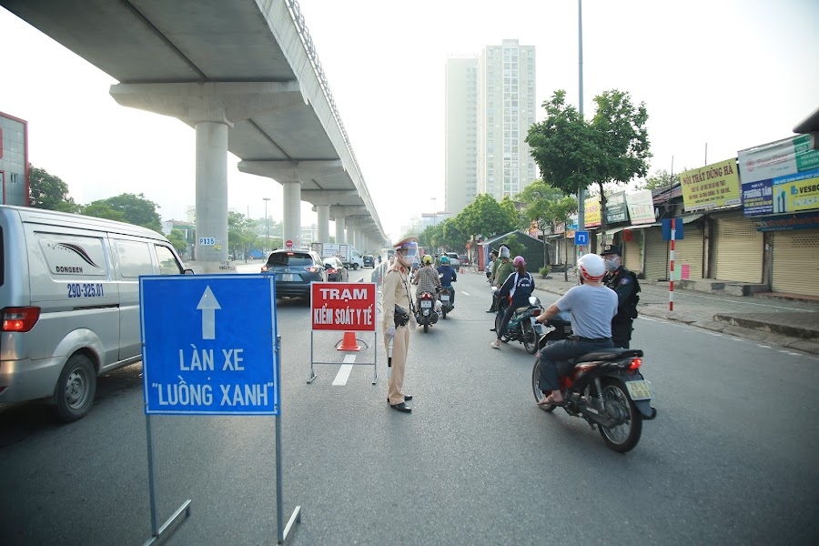 Hà Nội: Ngày đầu thực hiện kiểm soát người ra vào 