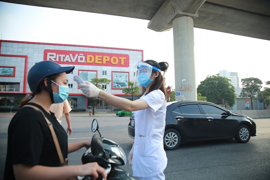 Hà Nội: Ngày đầu thực hiện kiểm soát người ra vào Hà Nội: Ngày đầu thực hiện kiểm soát người ra vào