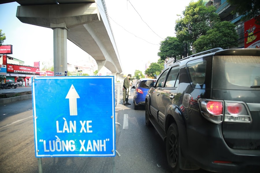 Hà Nội: Ngày đầu thực hiện kiểm soát người ra vào Hà Nội: Ngày đầu thực hiện kiểm soát người ra vào