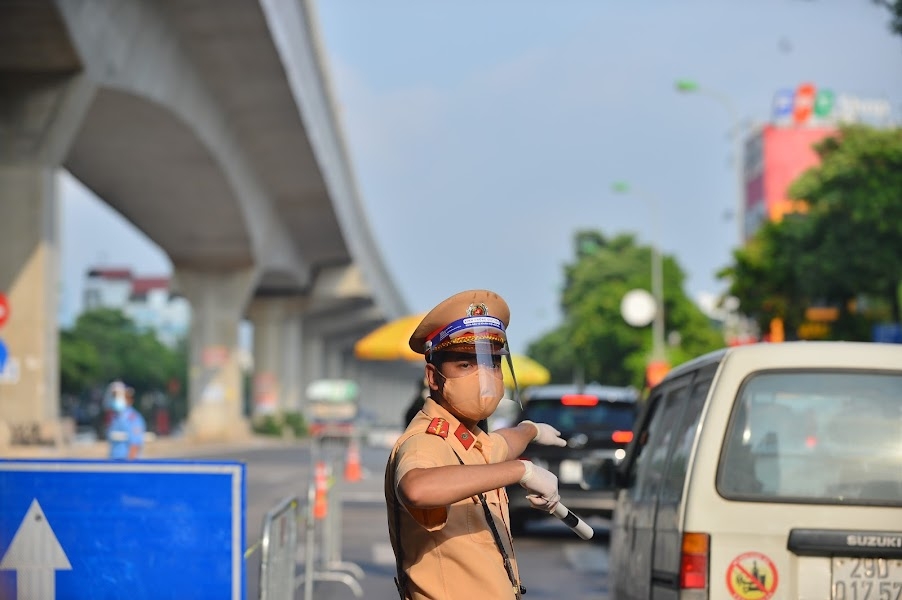 Hà Nội: Ngày đầu thực hiện kiểm soát người ra vào Hà Nội: Ngày đầu thực hiện kiểm soát người ra vào