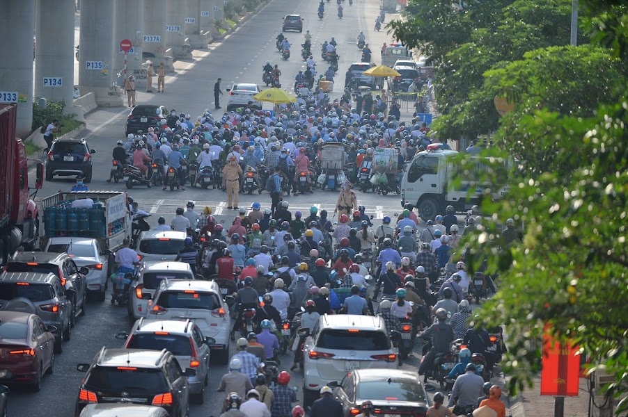 Hà Nội: Siết chặt kiểm soát ra vào “vùng đỏ”