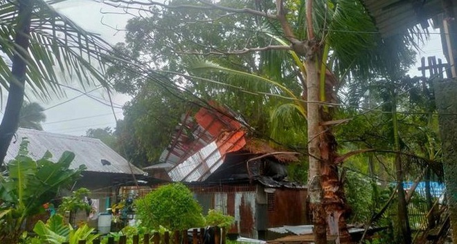 Bão Conson quần thảo Philippines, chuẩn bị đổ vào Biển Đông - 1
