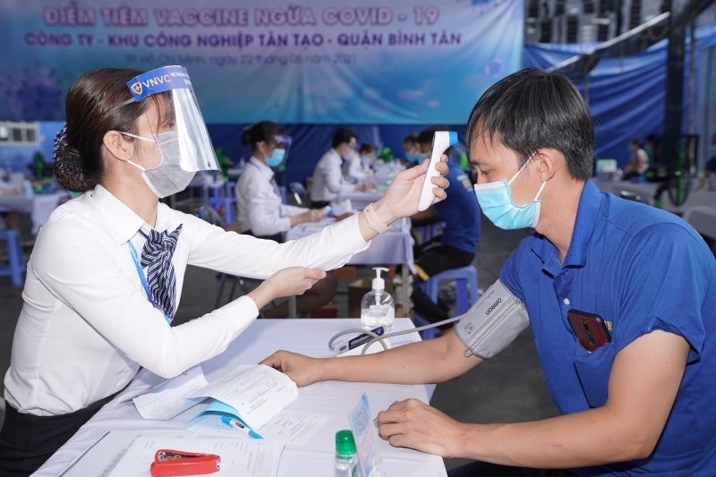 Không áp dụng đo huyết áp tất cả người tiêm vaccine COVID-19