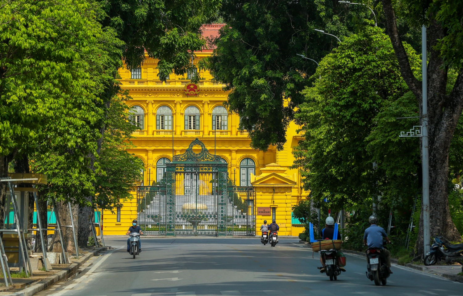 Thời tiết hôm nay ngày 21/9/2021: Hà Nội ngày nắng, chiều tối có dông