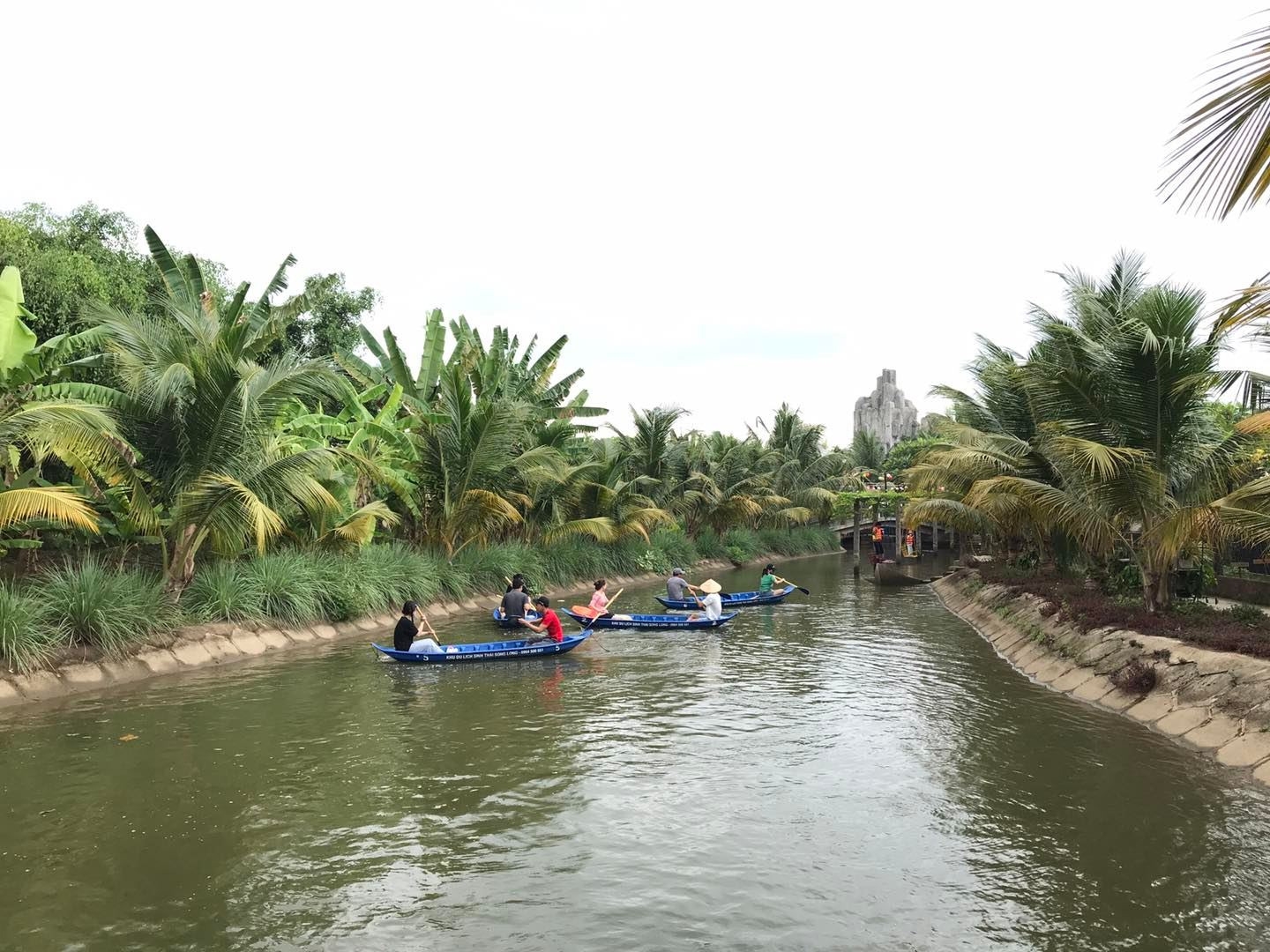 Lạc lối ở khu du lịch Song Long