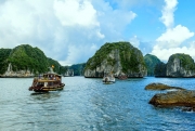 Vịnh Lan Hạ - Vẻ đẹp mộng mơ tựa "đóa hoa lan giáng trần"