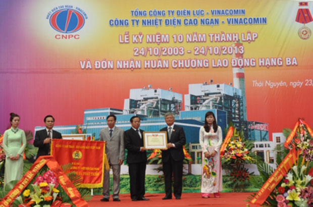Kéo thả ảnh vào nội dung biên tập