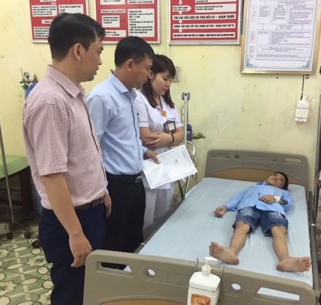 ngo doc tai truong tieu hoc o ninh binh dinh chi bep an nha truong