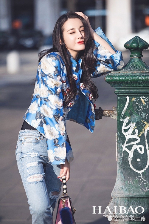 ngam nhan sac van nguoi me cua dich le nhiet ba