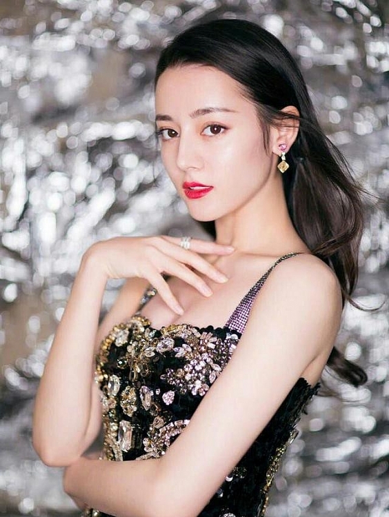 ngam nhan sac van nguoi me cua dich le nhiet ba