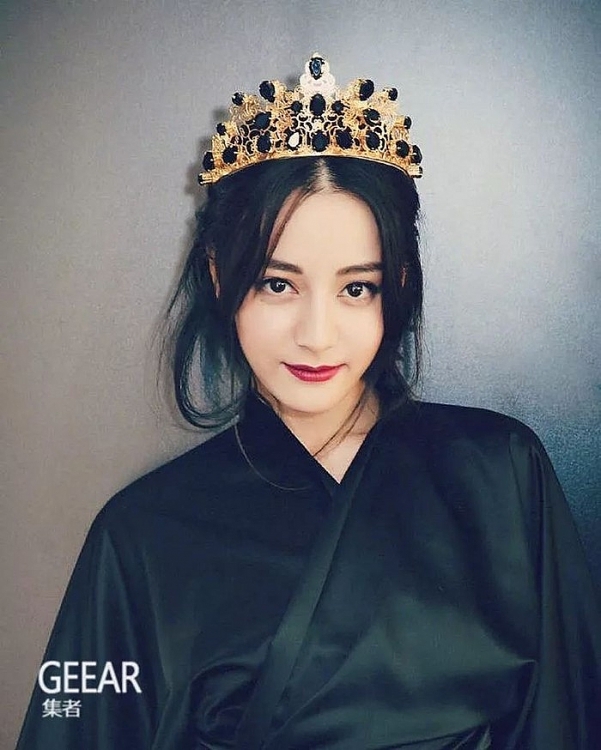 ngam nhan sac van nguoi me cua dich le nhiet ba