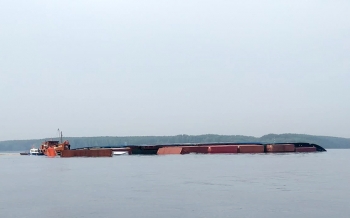 Tàu container chìm ở Cần Giờ