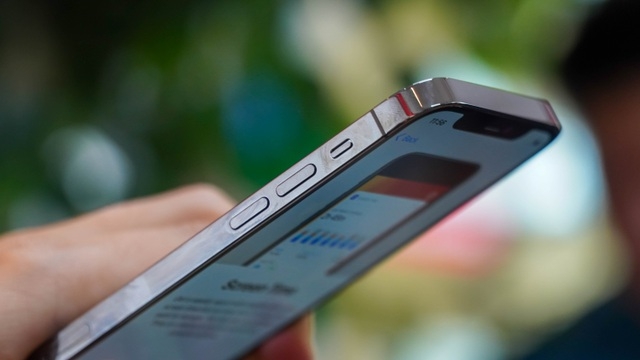 Trải nghiệm iPhone 12 Pro tại Việt Nam, giá từ 31 triệu đồng