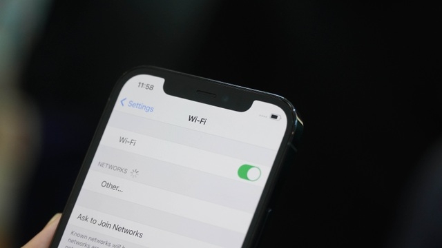 Trải nghiệm iPhone 12 Pro tại Việt Nam, giá từ 31 triệu đồng