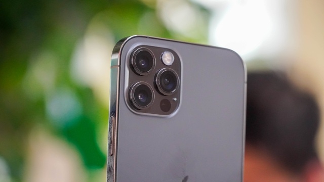 Trải nghiệm iPhone 12 Pro tại Việt Nam, giá từ 31 triệu đồng