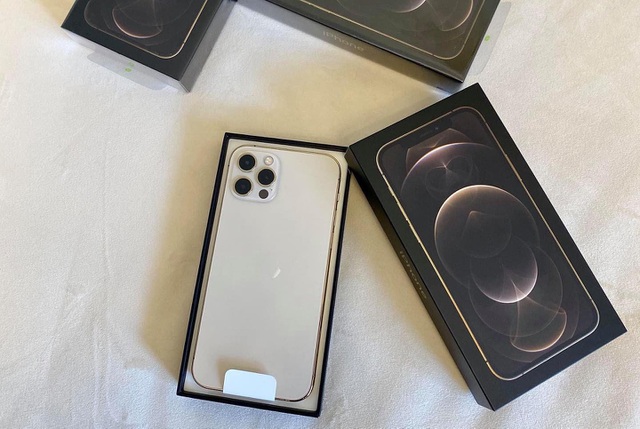 iPhone 12 Pro màu xanh hết hot, liên tục giảm giá tại Việt Nam - 2