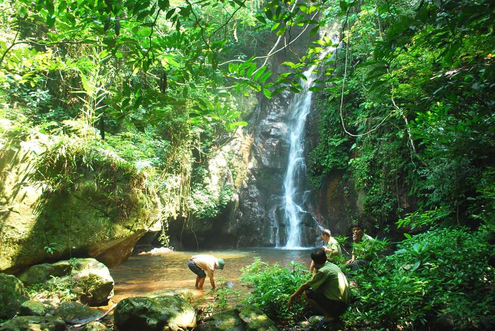 Quảng Ninh: Khám phá thác Khe Rìa