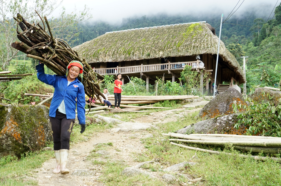 Những ngôi nhà phủ rêu xanh ở Xà Phìn Những ngôi nhà phủ rêu xanh ở Xà Phìn