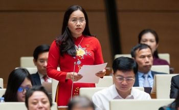 Làm gì để "rừng được thực sự là rừng vàng, rừng phải nuôi được rừng và giữ được người"?