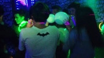 Ẩn họa 'bóng cười' trong quán bar
