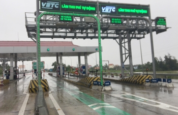 Phạt nghiêm xe không dán thẻ đi vào làn thu phí không dừng