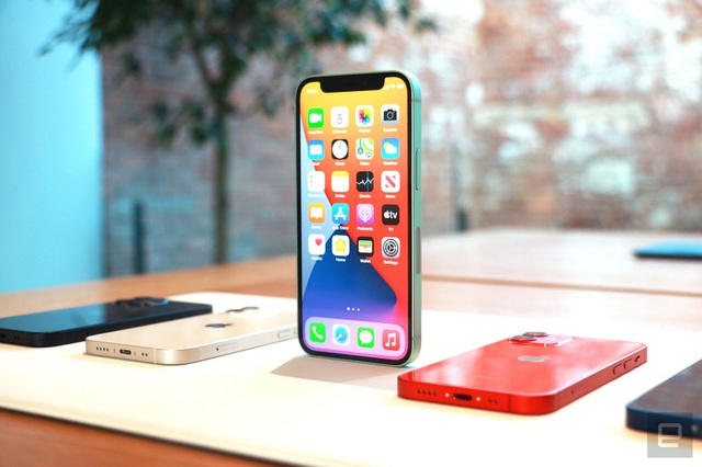 Cận cảnh bộ đôi iPhone 12 mini và 12 Pro Max - Khác biệt lớn về kích cỡ - 4
