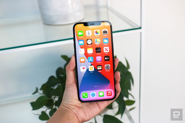 Cận cảnh bộ đôi iPhone 12 mini và 12 Pro Max - Khác biệt lớn về kích cỡ - 9