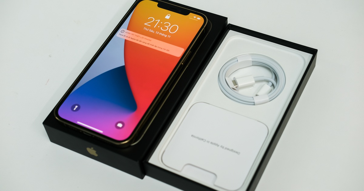 Chưa bán ra, iPhone 12 Pro Max đã khan hàng tại Việt Nam