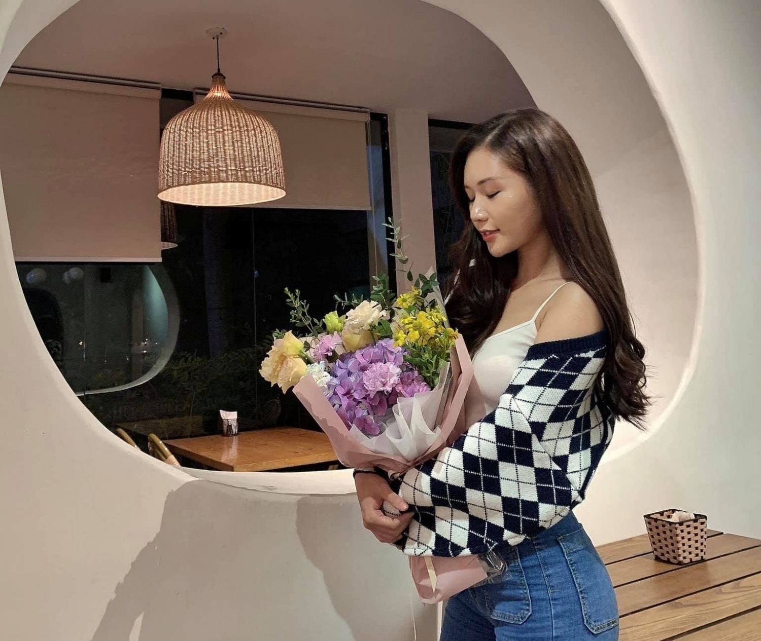 Ngắm vẻ xinh đẹp, quyến rũ của cô y tá 