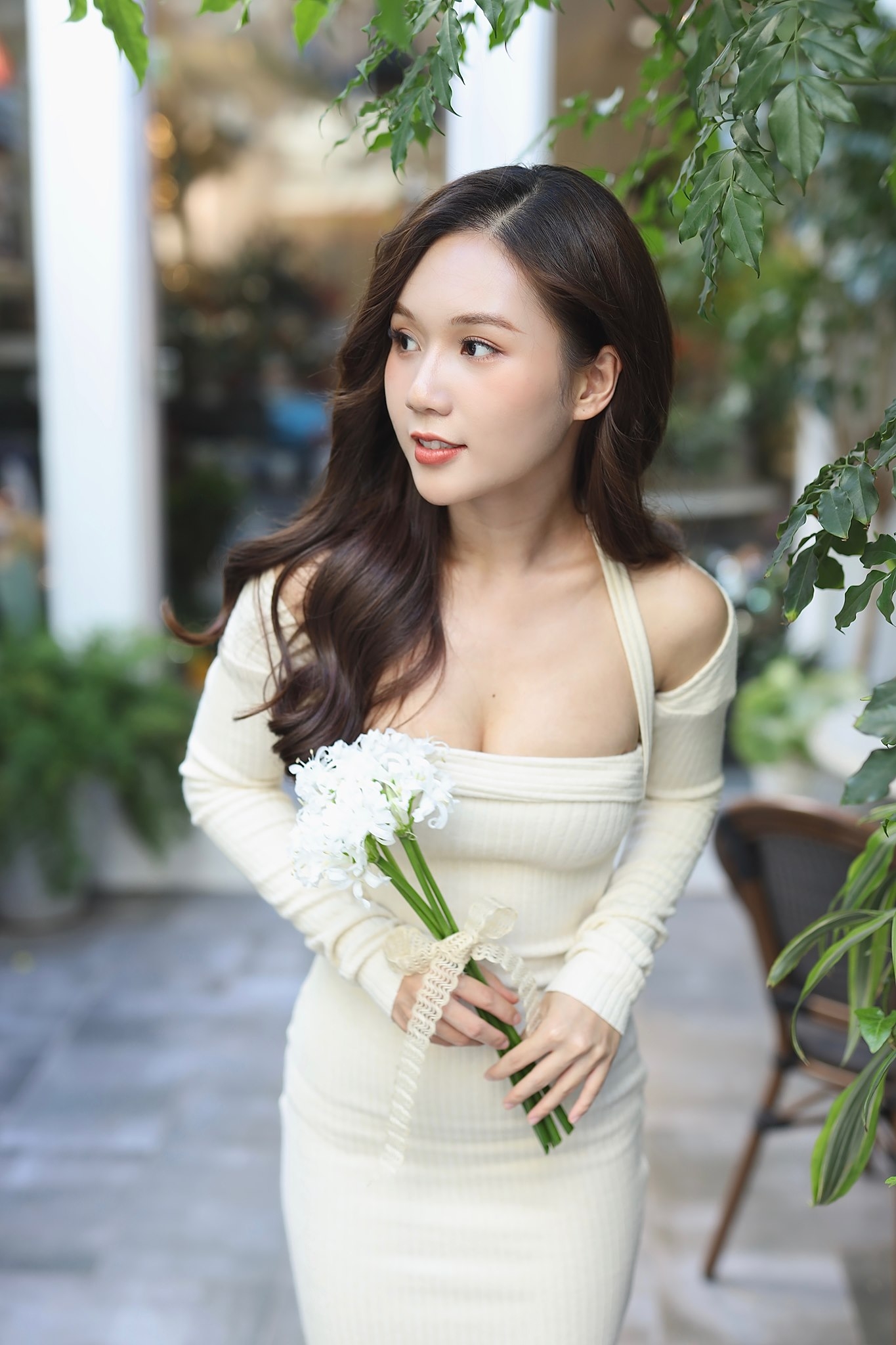 Ngắm vẻ xinh đẹp, quyến rũ của cô y tá 