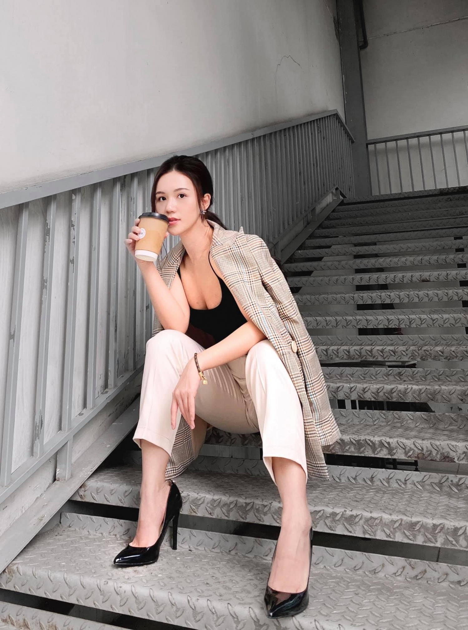 Ngắm vẻ xinh đẹp, quyến rũ của cô y tá 
