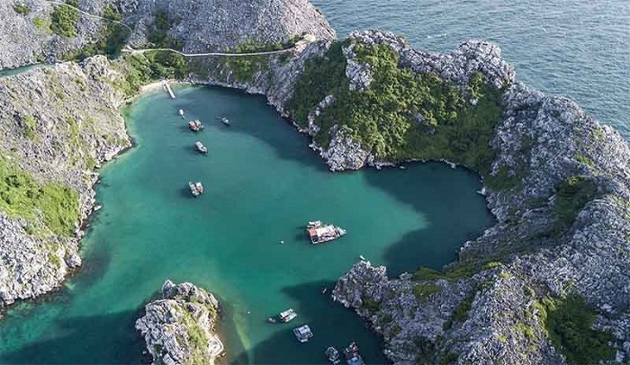 Đảo Long Châu - Vẻ đẹp hoang sơ, kỳ vĩ giữa vịnh Lan Hạ