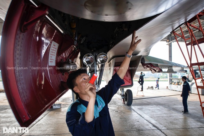 Phi công chia sẻ cảm xúc bay cùng Hổ mang chúa Su-30MK2 trên bầu trời Hà Nội - 3
