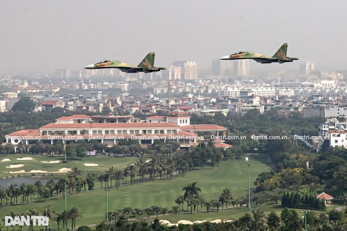 Phi công chia sẻ cảm xúc bay cùng Hổ mang chúa Su-30MK2 trên bầu trời Hà Nội - 1