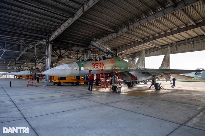 Phi công chia sẻ cảm xúc bay cùng Hổ mang chúa Su-30MK2 trên bầu trời Hà Nội - 2