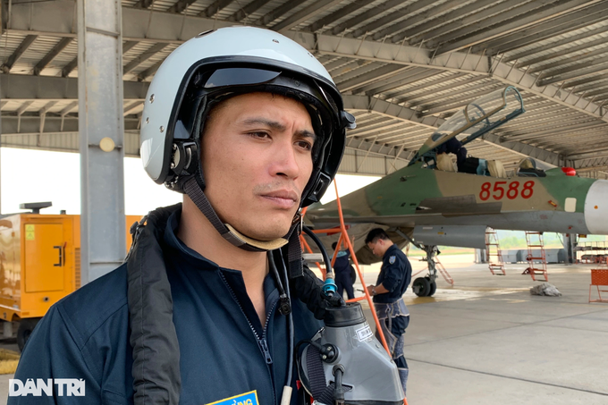 Phi công chia sẻ cảm xúc bay cùng Hổ mang chúa Su-30MK2 trên bầu trời Hà Nội - 5
