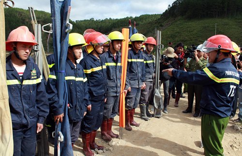 Nước trong hầm đã rút, sức khỏe 12 công nhân ổn định