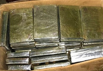 44 bánh heroin giấu trong ôtô