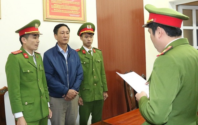 can bo dia chinh phu phep chiem doat hon 300 trieu dong