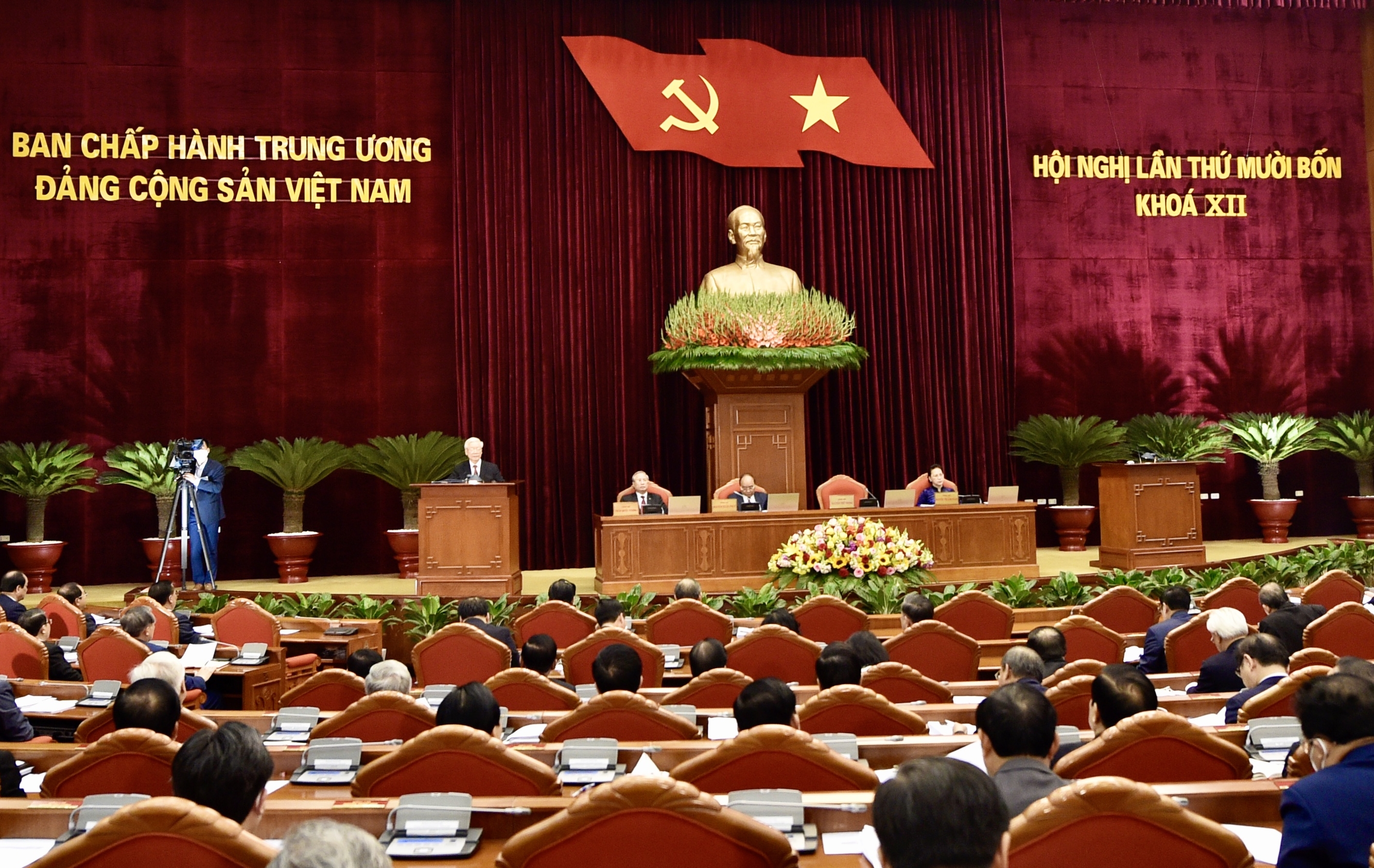 Trung ương giới thiệu nhân sự tham gia Bộ Chính trị, Ban Bí thư khóa XIII