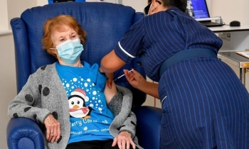 Anh phê duyệt vắc xin Covid-19 "bình dân"