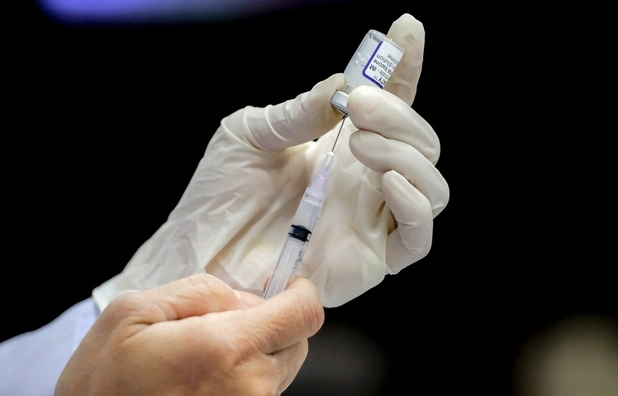 Hà Nội tạm dừng tiêm lô vaccine Pfizer được gia hạn cho học sinh